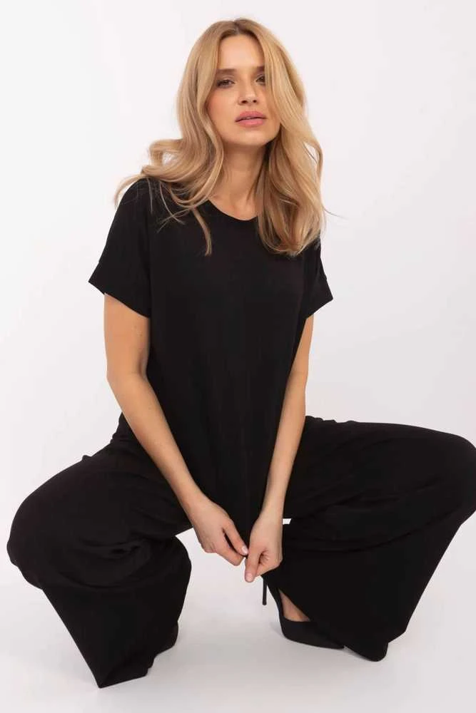 Juoda moteriška palaidinė – elegantiška ir patogi