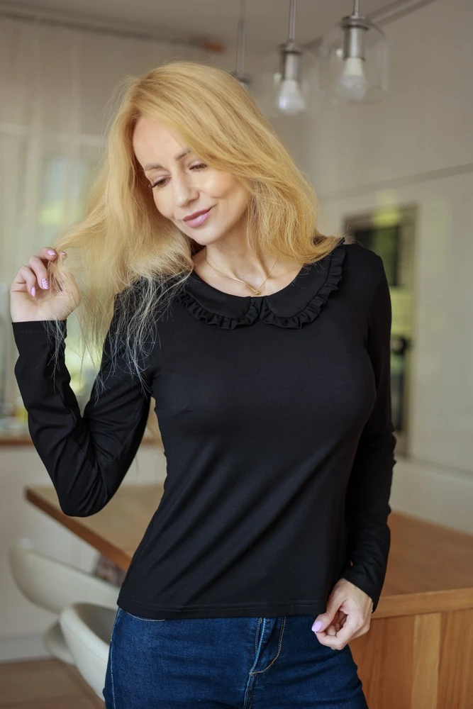 Juoda palaidinė su raukiniu prie iškirptės Mirale