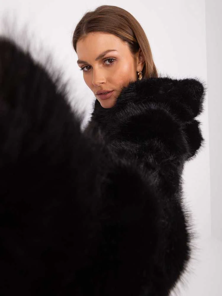Juoda striukė
