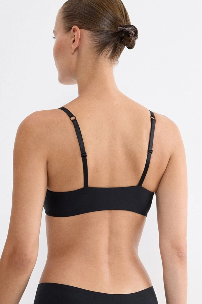 Juoda trikampė bikinio viršutinė dalis Triumph