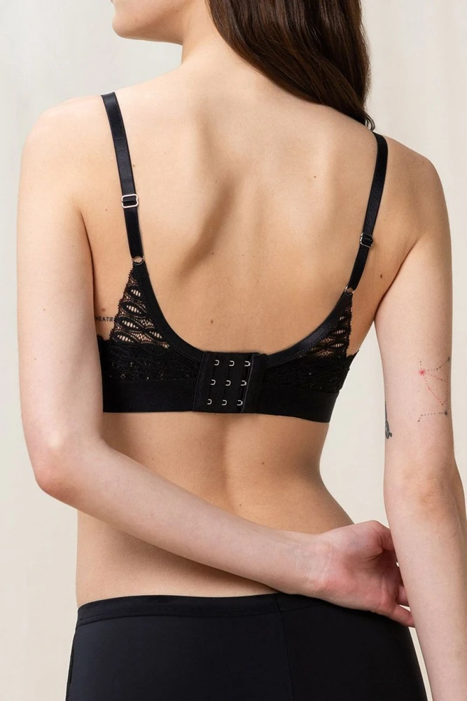 Juoda trikampė bikinio viršutinė dalis Triumph