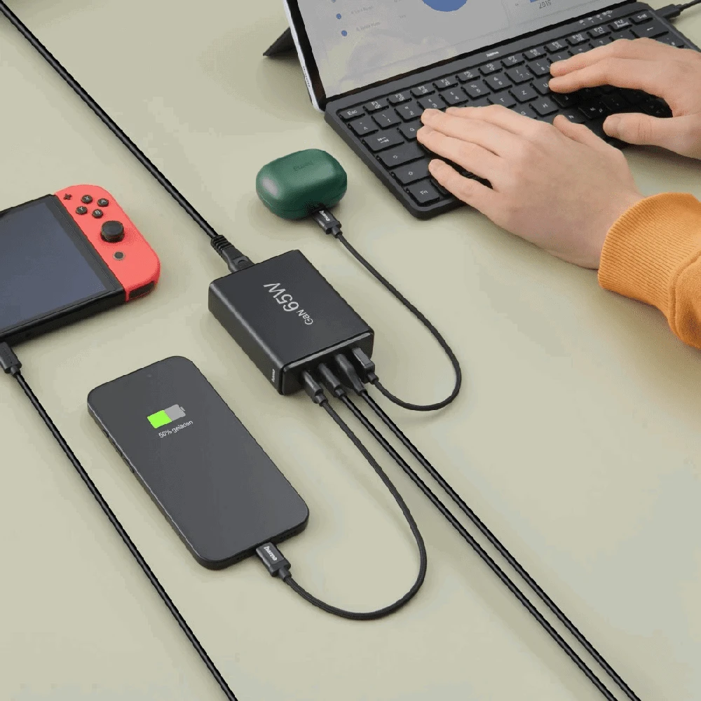 Hama GaN 65W PD/QC 2x USB-C, 2x USB-A juoda
