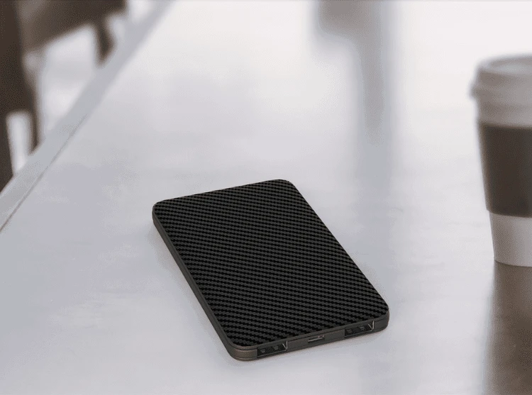 Juodas 5000 mAh išorinis akumuliatorius Eloop E30