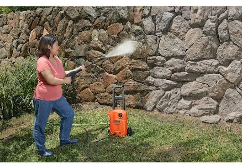 Black & Decker Juodas &amp; DECKER Juodas+DECKER AUKŠTO SLĖGIO PLOVYKLA 1650W BEPW1650 120bar