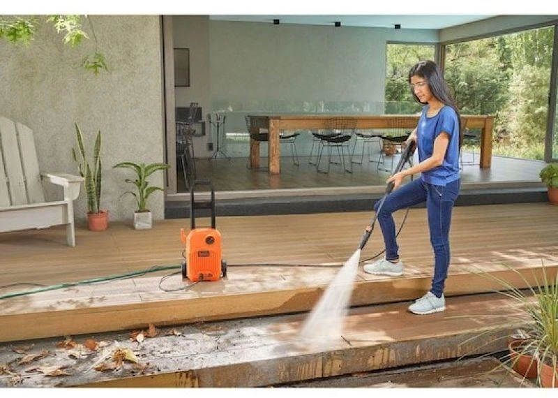 Black & Decker Juodas &amp; DECKER Juodas+DECKER AUKŠTO SLĖGIO PLOVYKLA 1650W BEPW1650 120bar