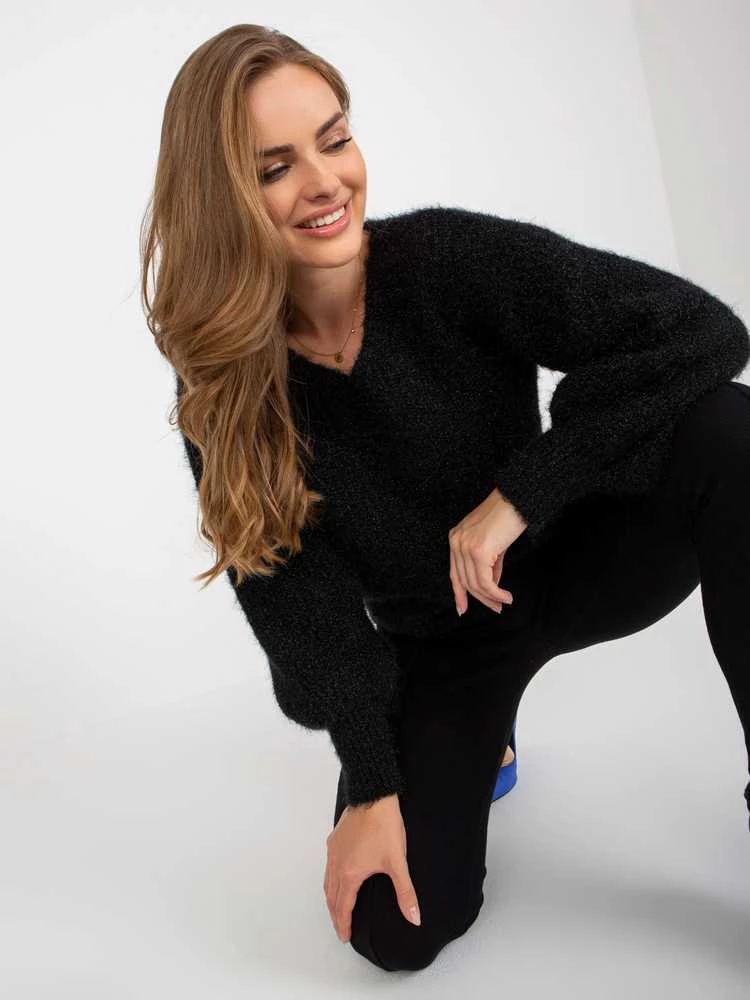 Juodas megztinis