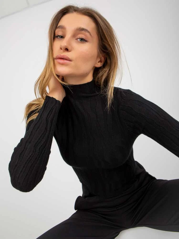Juodas megztinis