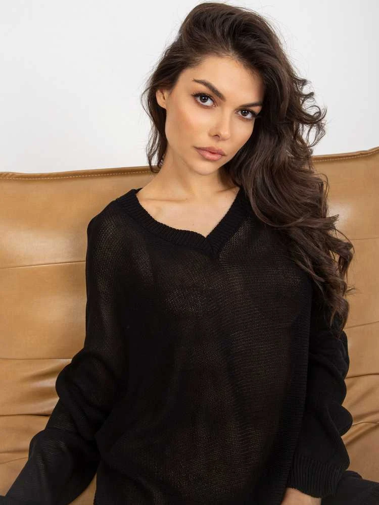 Juodas megztinis