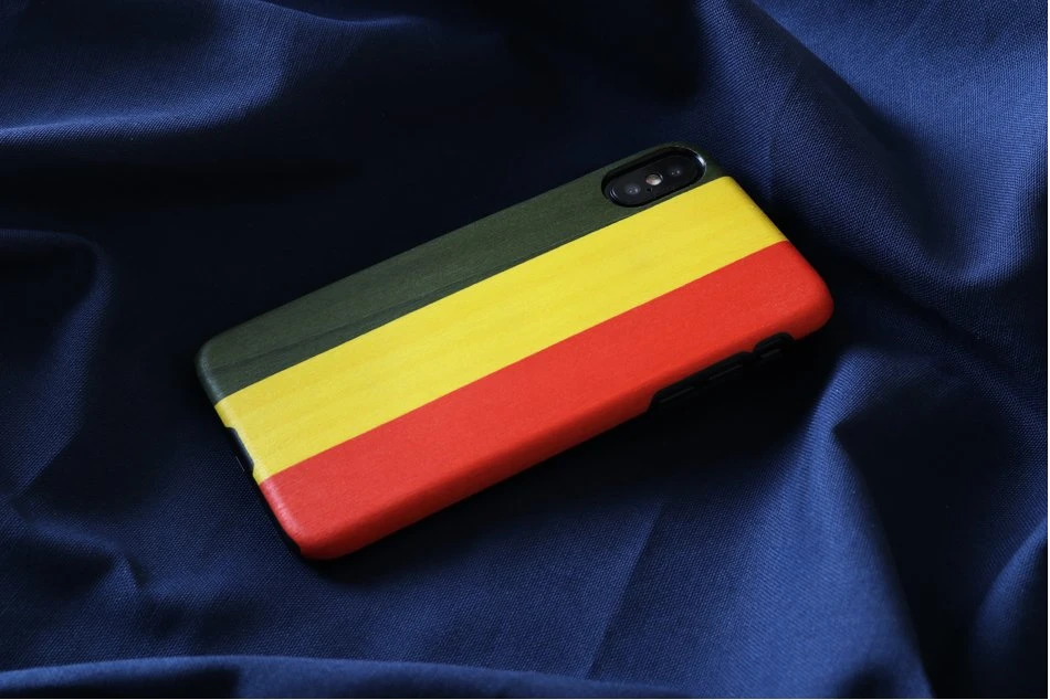 Juodas telefono dėklas iPhone X/XS, MAN&WOOD Reggae