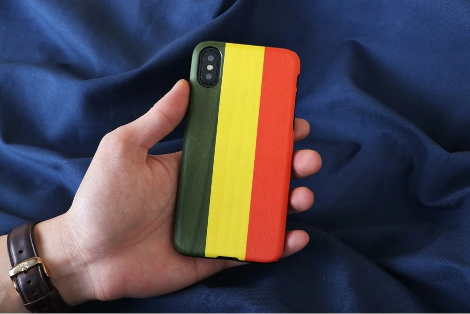 Juodas telefono dėklas iPhone X/XS, MAN&WOOD Reggae
