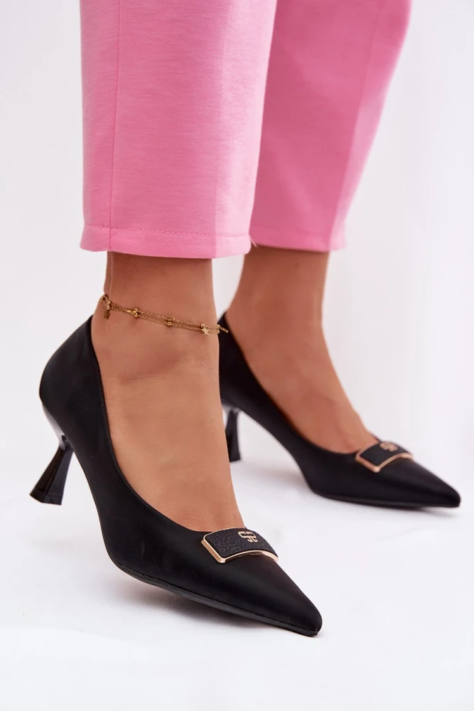 Juodi aukštakulniai bateliai su smailėjančia nosimi Step in style