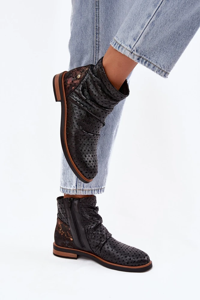 Juodi aulinukai su ažūriniu raštu Step in style