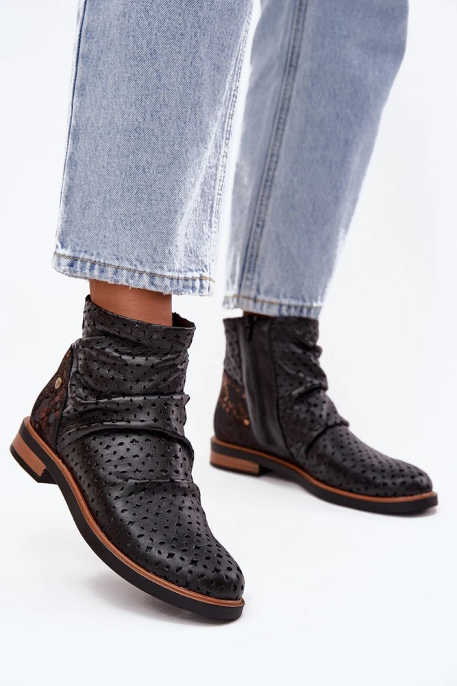 Juodi aulinukai su ažūriniu raštu Step in style