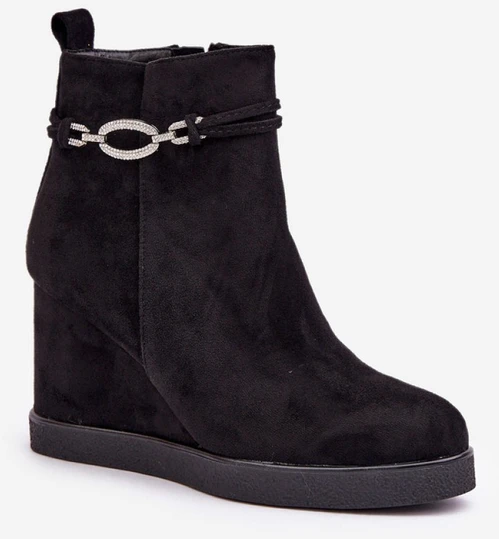 Juodi aulinukai su dekoratyvine sagtimi Step in style