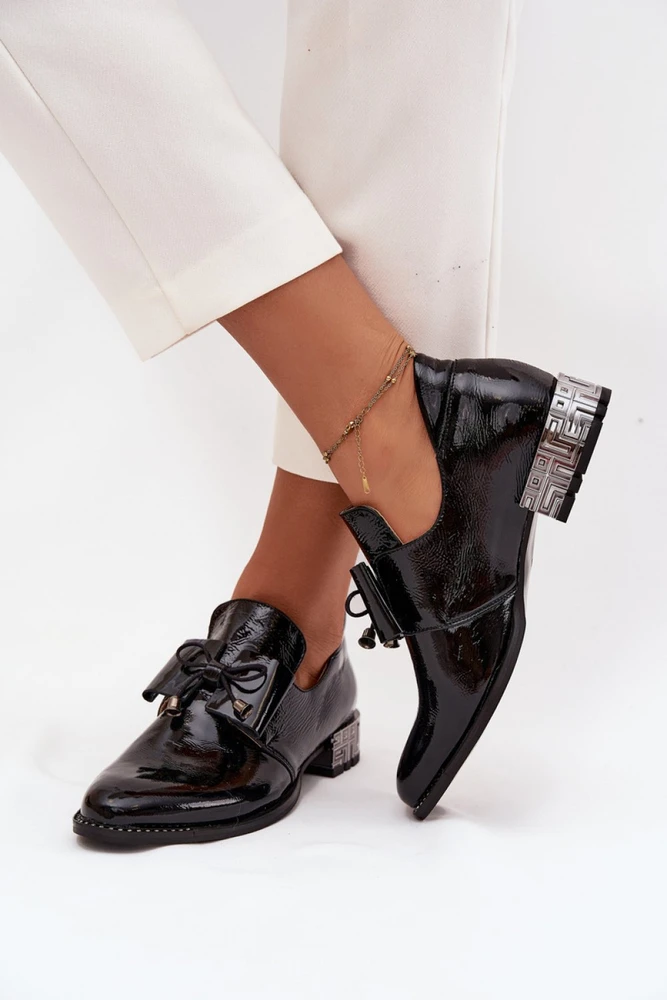 Juodi aulinukai su dekoratyviniu kulnu Step in style