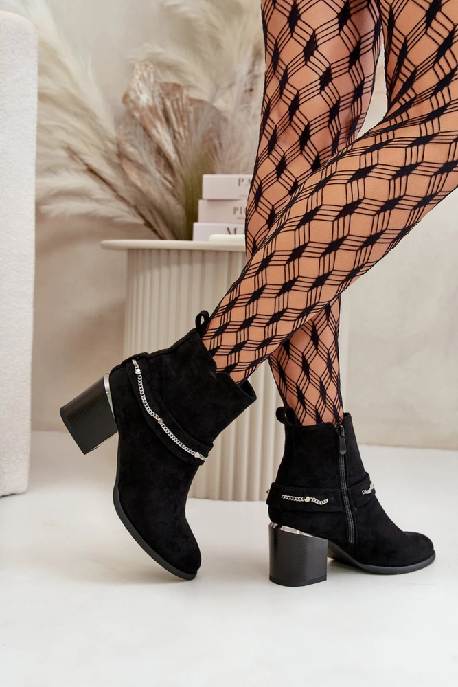Juodi aulinukai su kulnu ir grandinėle Step in style