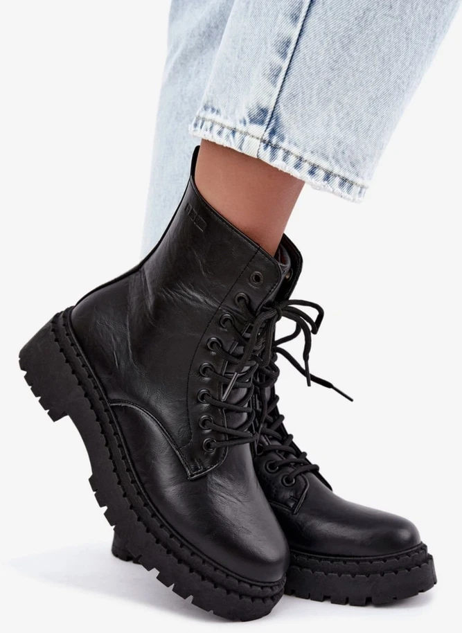 Juodi aulinukai su raišteliais ir platforma Step in style