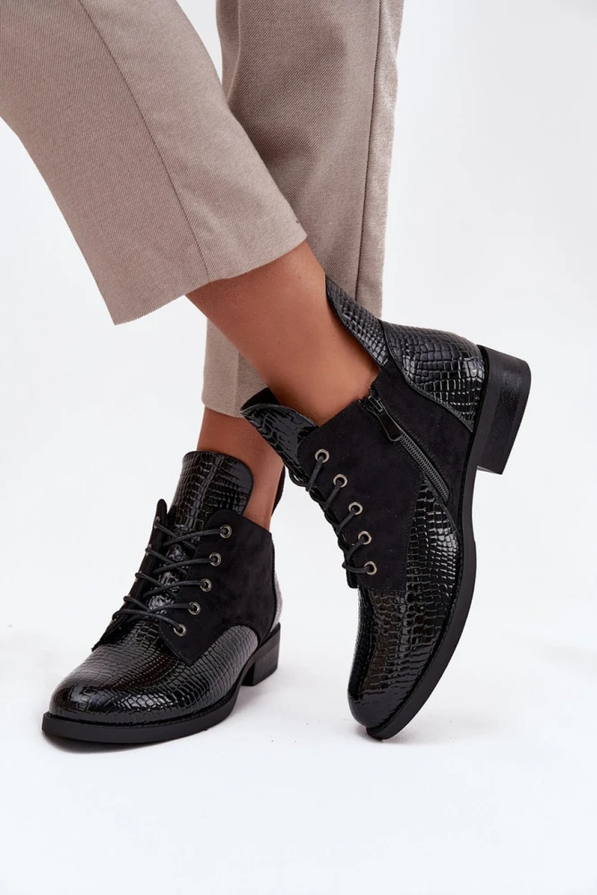 Juodi aulinukai su raišteliais Step in style