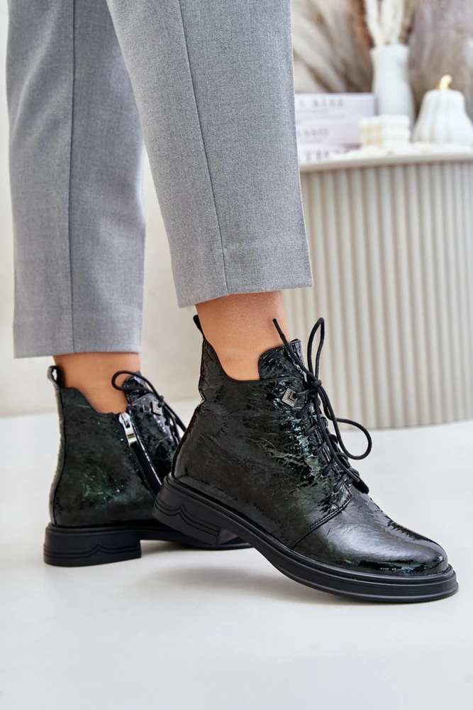 Juodi aulinukai su raišteliais Step in style