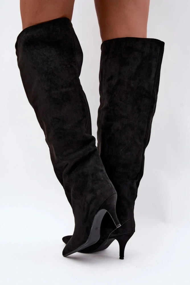 Juodi ilgaauliai batai virš kelių Step in style