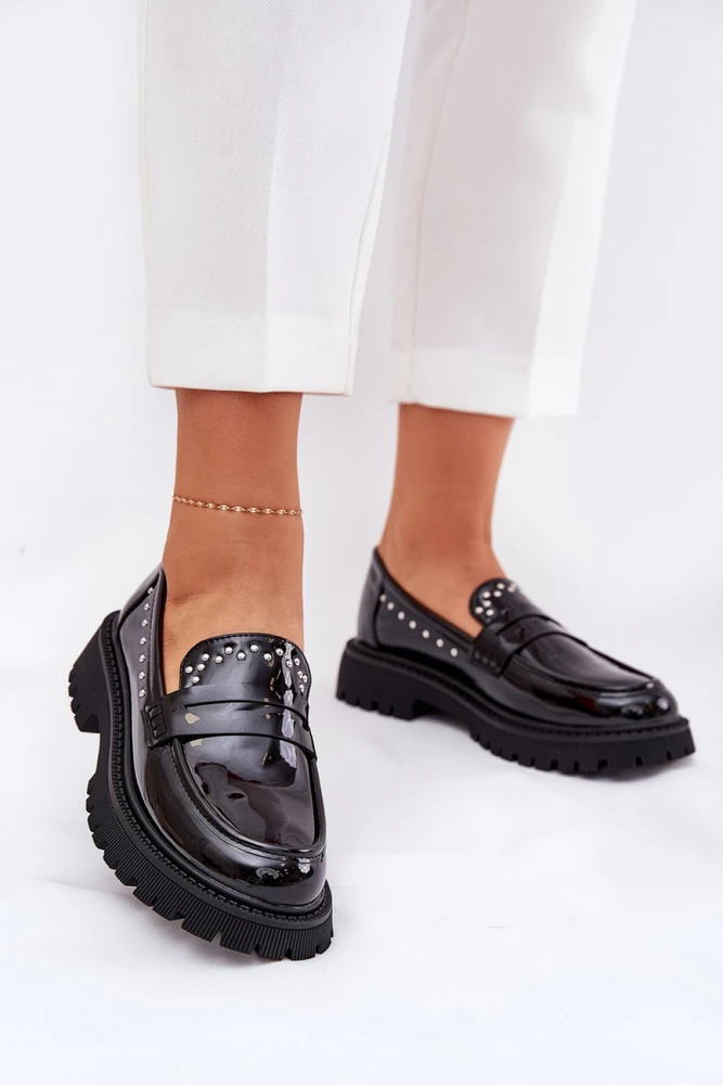 Juodi mokasinai su dekoratyvinėmis detalėmis Step in style
