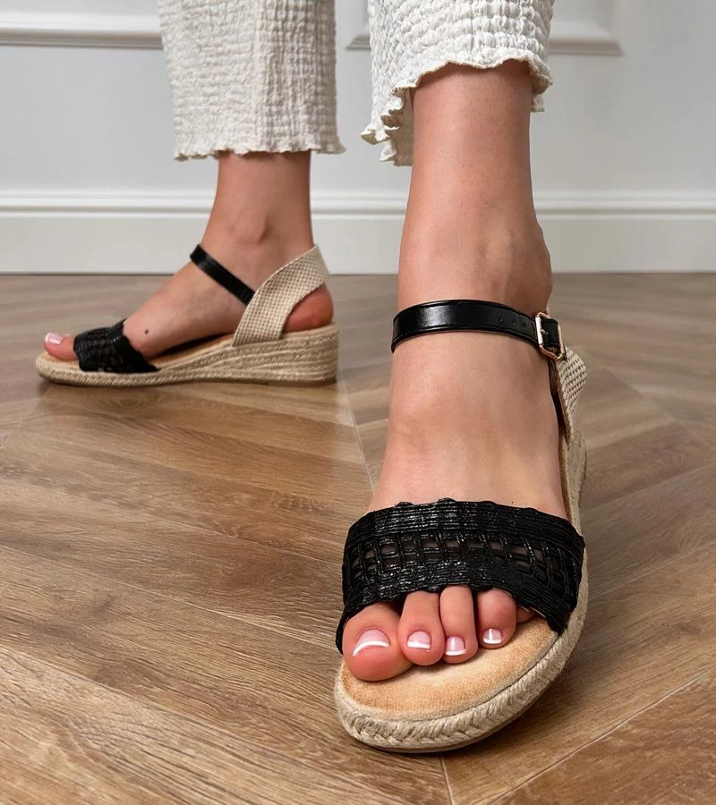 Juodi moteriški espadrilės tipo sandalai su pynimo juosta