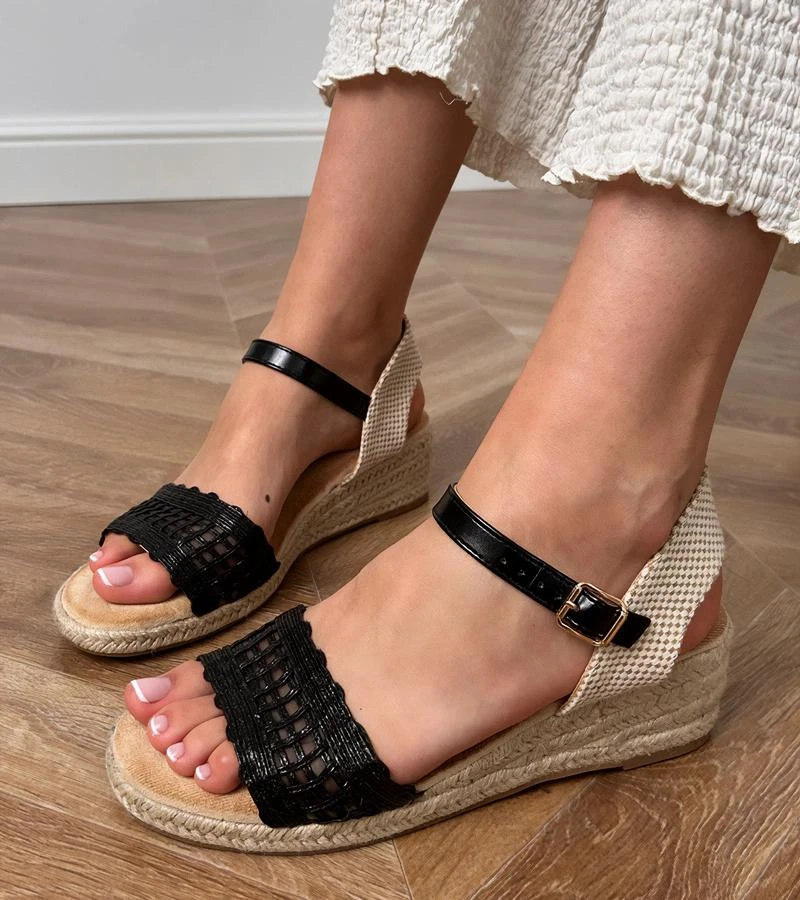 Juodi moteriški espadrilės tipo sandalai su pynimo juosta