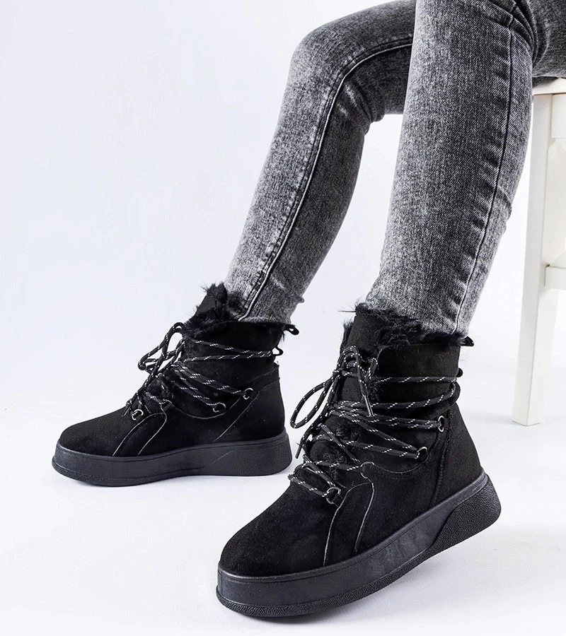 juodi platforminiai sniego batai