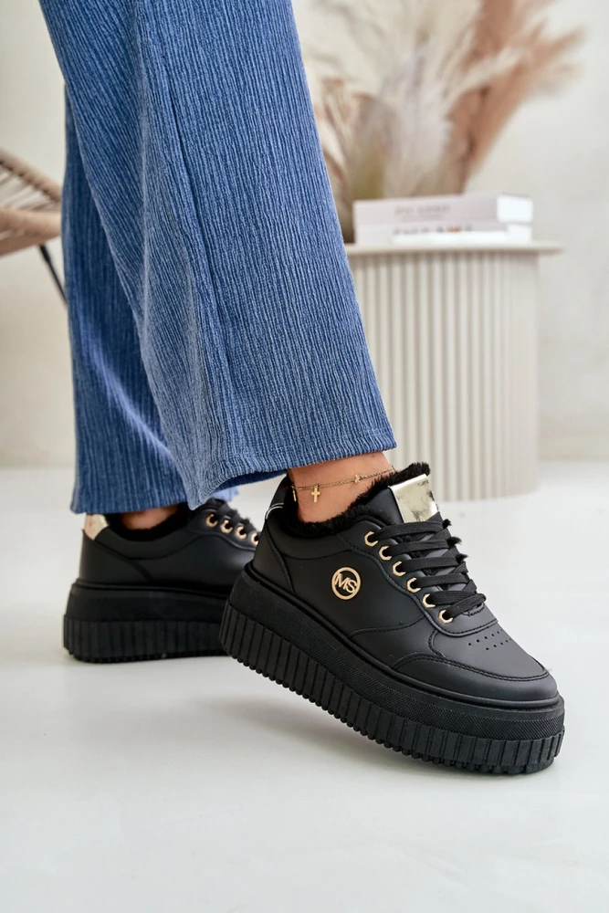 Juodi sportiniai bateliai su platforma Step in style
