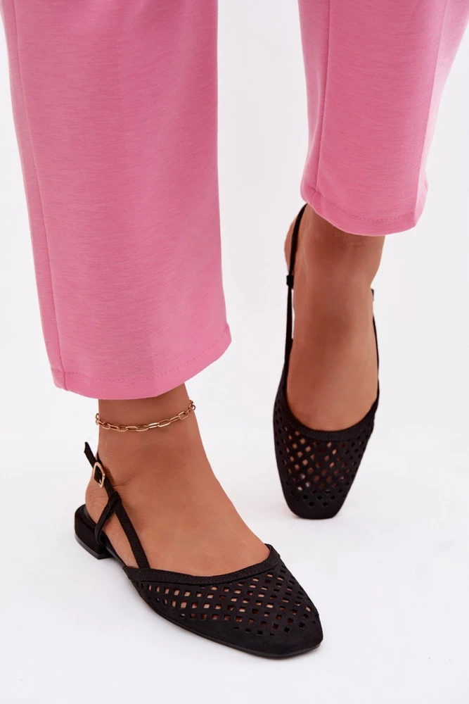 Juodos balerinos su ažūriniu viršumi ir dirželiu Step in style