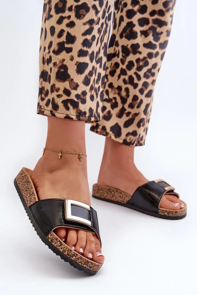 Juodos basutės su platforma ir sagtimi Step in style