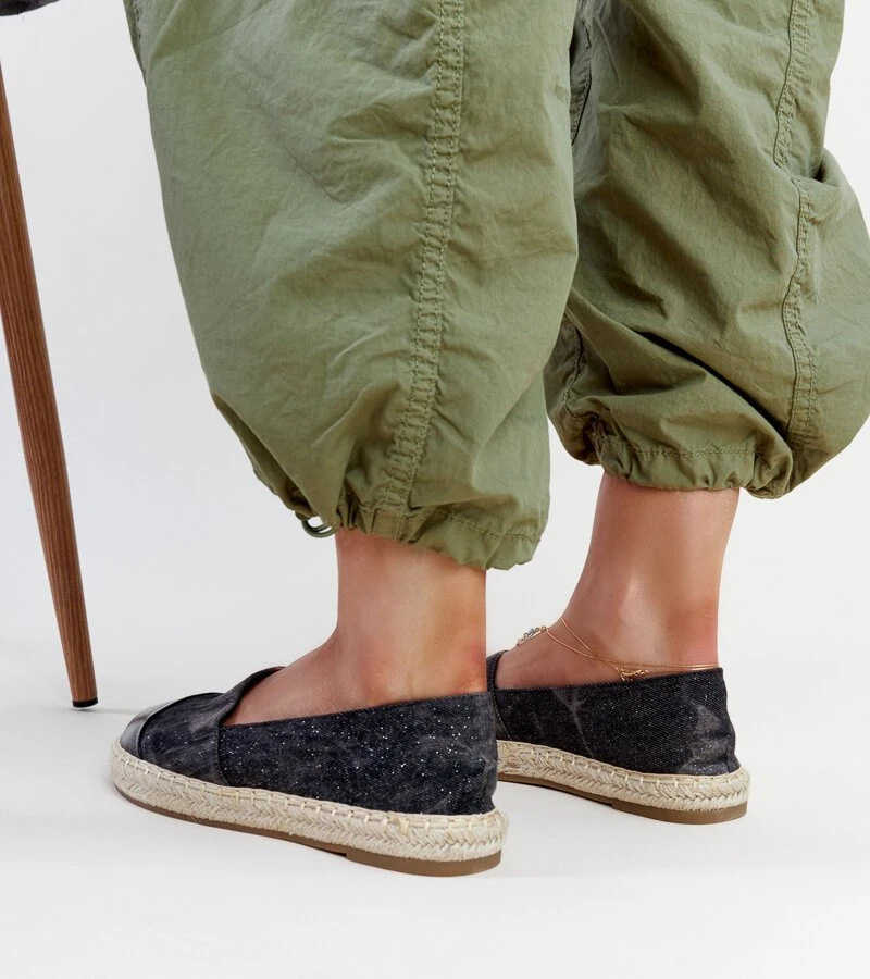 Juodos blizgios espadrilės