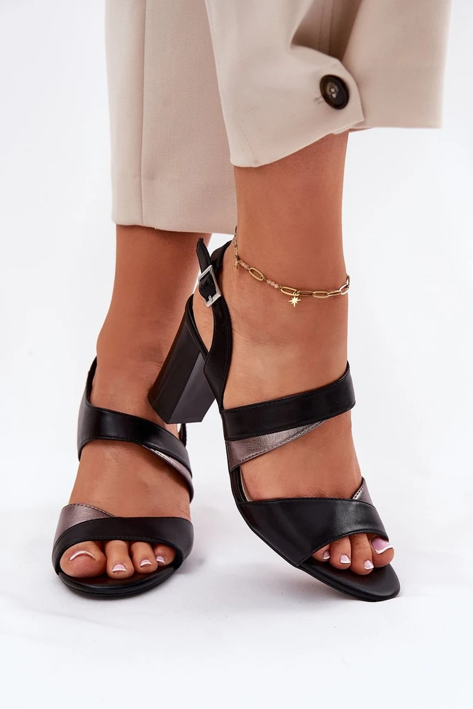 Juodos elegantiškos aukštakulnės basutės moterims