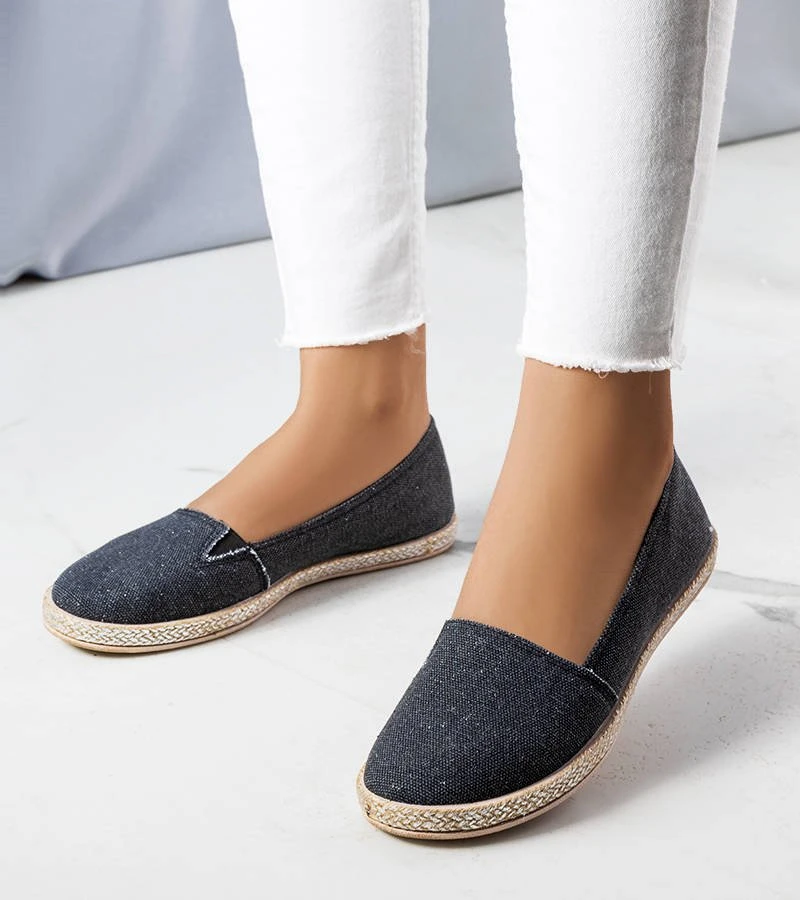 Juodos espadrilės