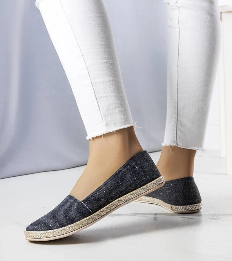 Juodos espadrilės