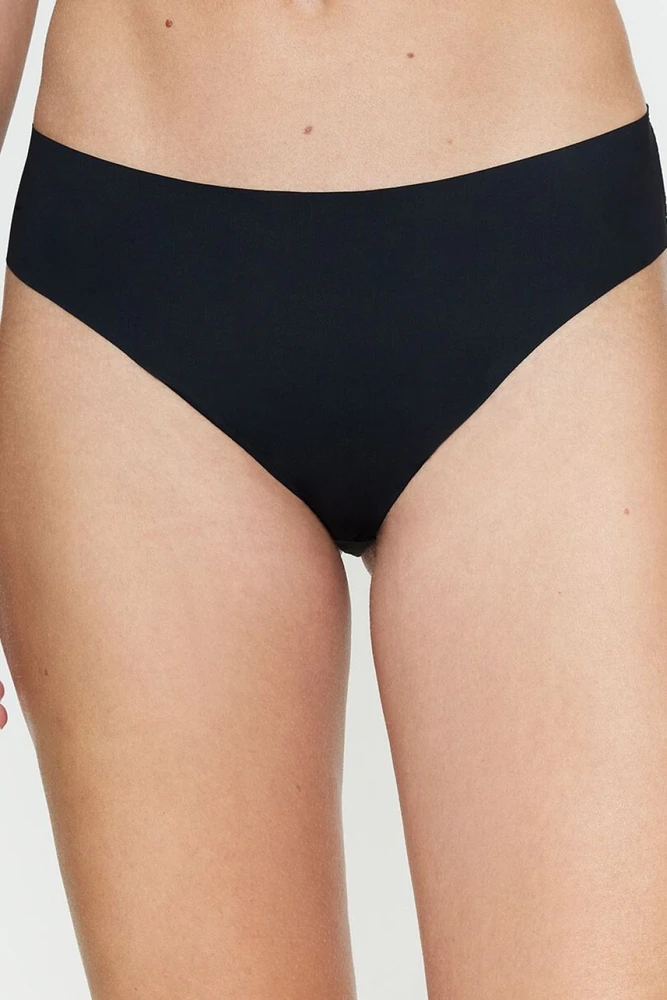 Juodos kelnaitės su nėrinių detalėmis Triumph