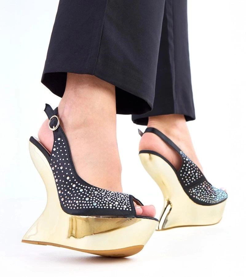 Juodos moteriškos basutės su cirkoniais ant platformos Tejla