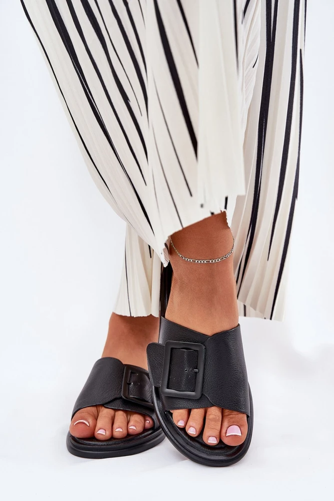 Juodos moteriškos basutės su sagtimi Step in style