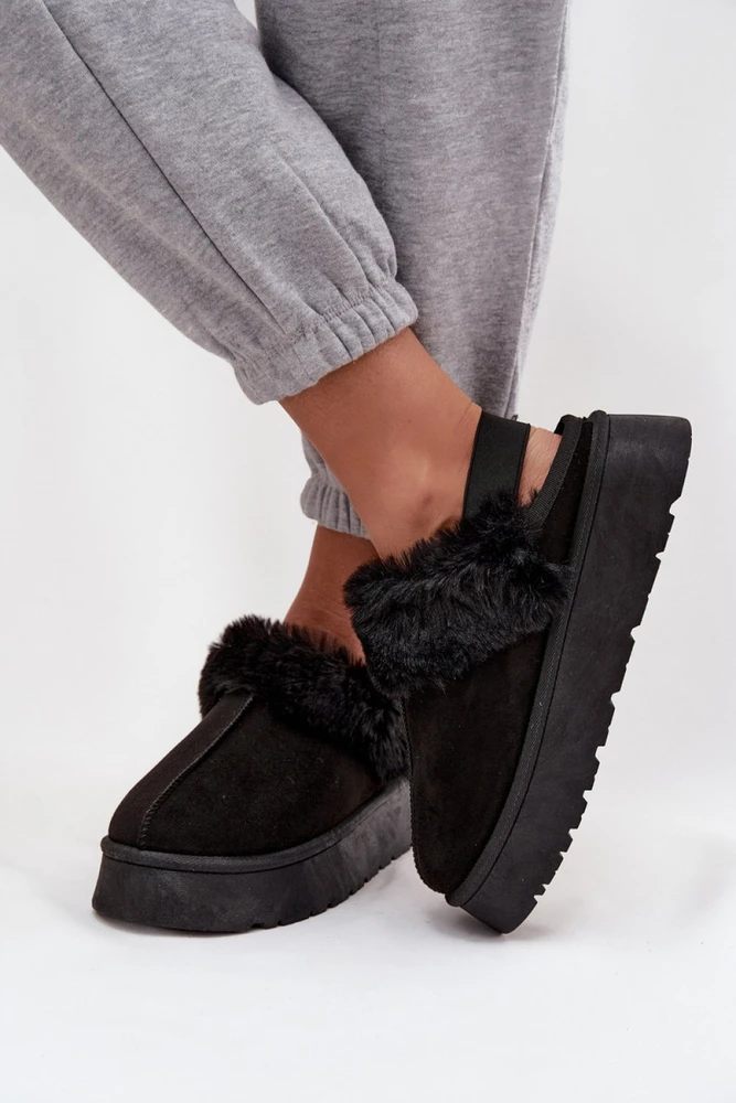 Juodos moteriškos šlepetės su platforma Step in style