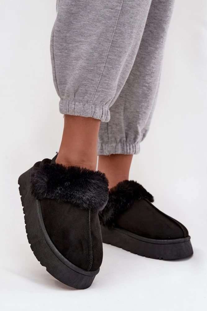 Juodos moteriškos šlepetės su platforma Step in style
