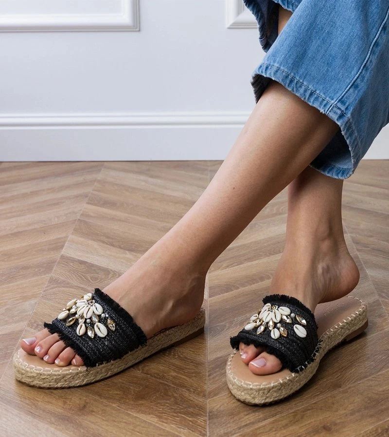 Juodos pintos espadrilės šlepetės su kriauklėmis moterims
