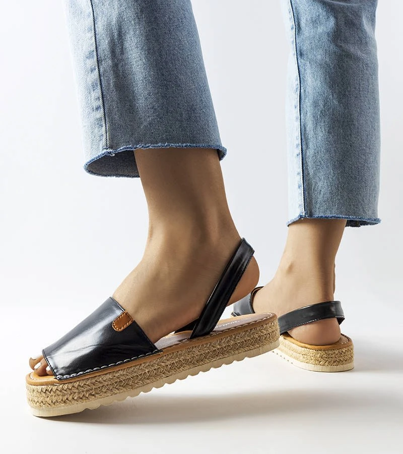 Juodos platforminės espadrilės Sadbera