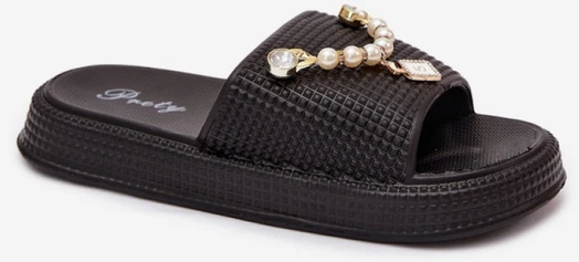 Juodos platforminės šlepetės su dekoratyvine sagtimi Step in style