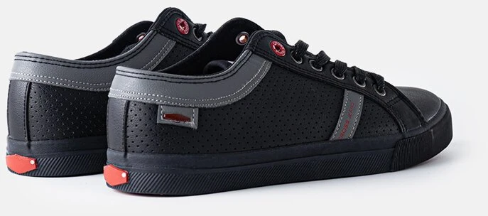 Juodos spalvos vyriški sportiniai bateliai CROSS JEANS