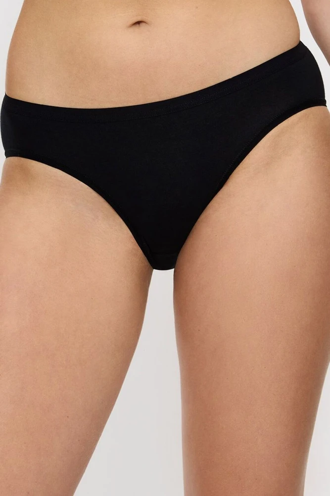 Juodos stringai Triumph