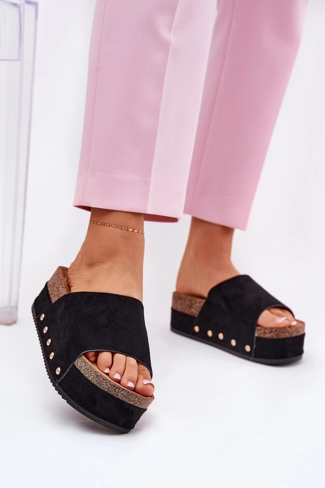 Juodos zomšos imitacijos basutės su platforma ir kniedėmis Step in style