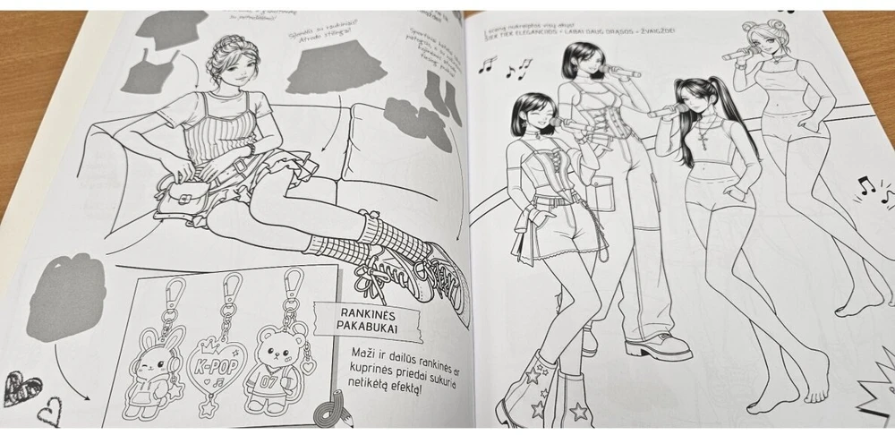 KNYGA K-POP mada. Daugiau kaip 300 lipdukų