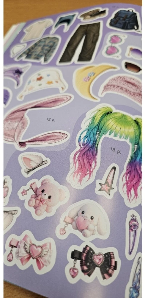 KNYGA K-POP mada. Daugiau kaip 300 lipdukų