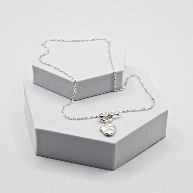Sidabrinis kaklo papuošalas Knot