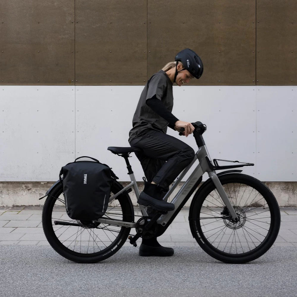 Kelioninis Thule 5476 Shield Pannier 22 l su InLock, juodas